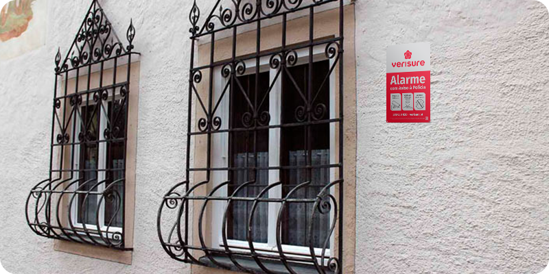 grades na janela de uma casa protegida pela verisure